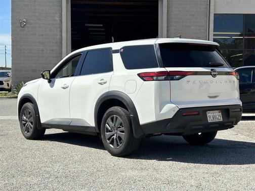 2024 Nissan Pathfinder S FWD