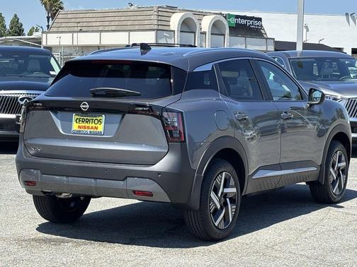 Gun Metallic 2026 Nissan Kicks SV