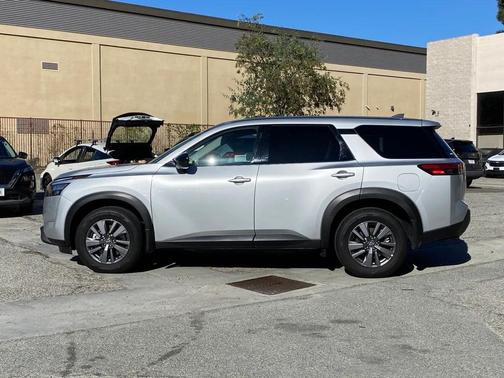 2025 Nissan Pathfinder S FWD