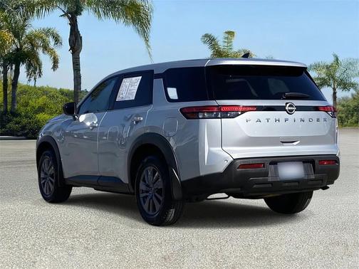 2025 Nissan Pathfinder S FWD