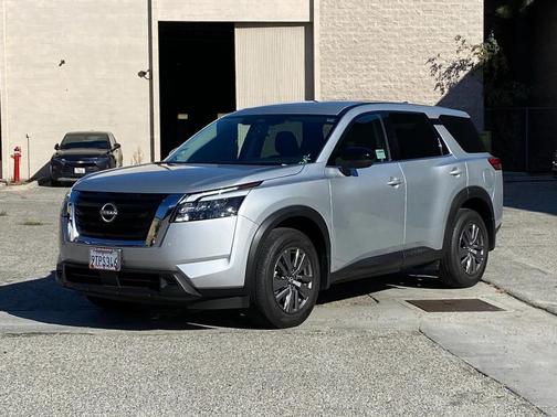 2025 Nissan Pathfinder S FWD