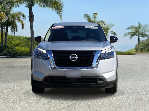 2025 Nissan Pathfinder S FWD