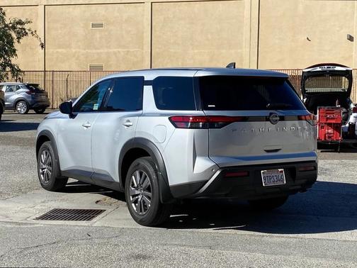 2025 Nissan Pathfinder S FWD