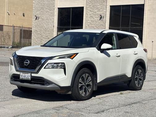 Pearl White Tricoat 2023 Nissan Rogue SV