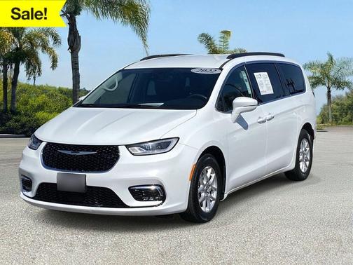 Bright White 2022 Chrysler Pacifica Touring L