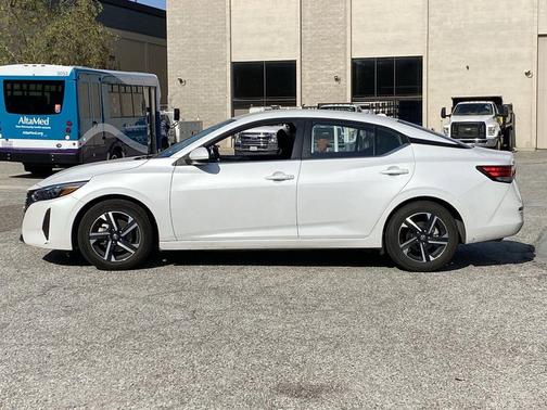 Aspen White Tricoat 2024 Nissan Sentra SV