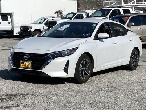 Aspen White Tricoat 2024 Nissan Sentra SV