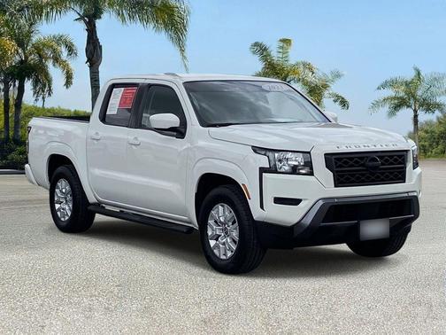 Glacier White 2023 Nissan Frontier SV