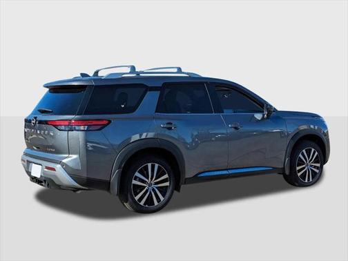 2025 Nissan Pathfinder Platinum FWD