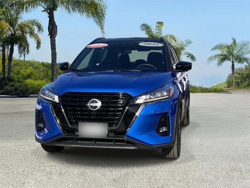 2022 Nissan Kicks SR