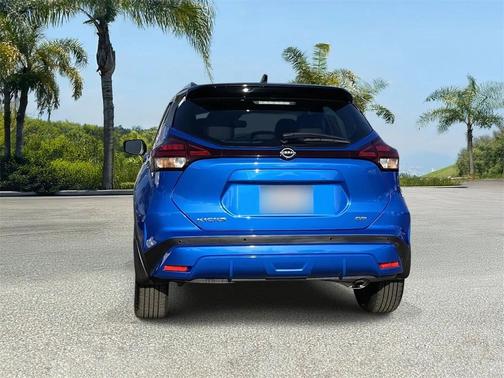 2022 Nissan Kicks SR