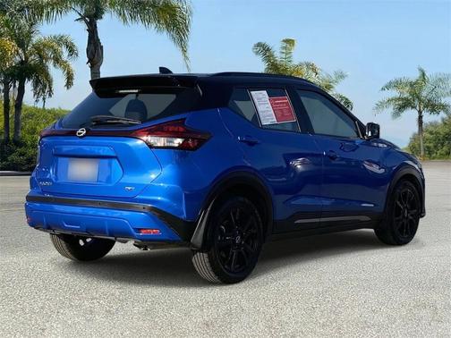 2022 Nissan Kicks SR