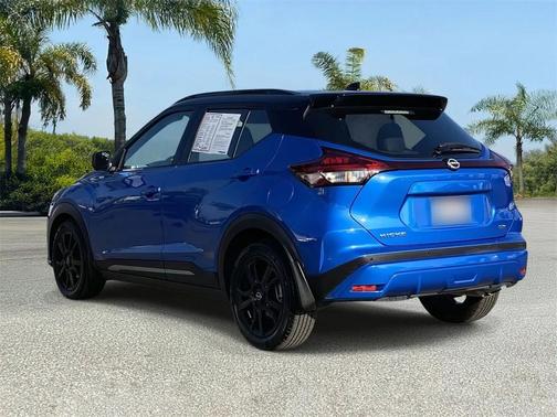 2022 Nissan Kicks SR