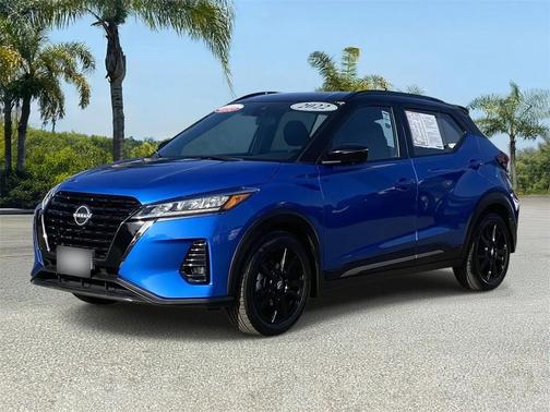 2022 Nissan Kicks SR