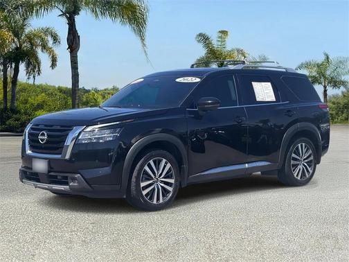 2022 Nissan Pathfinder Platinum 2WD