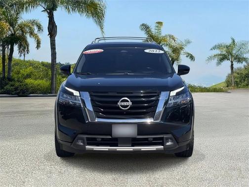 2022 Nissan Pathfinder Platinum 2WD