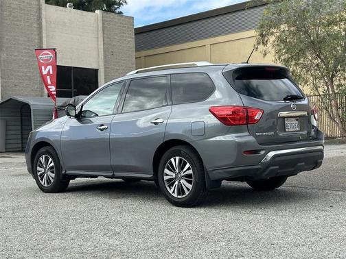 2018 Nissan Pathfinder S