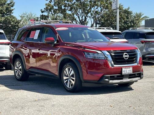 2023 Nissan Pathfinder SL 4WD
