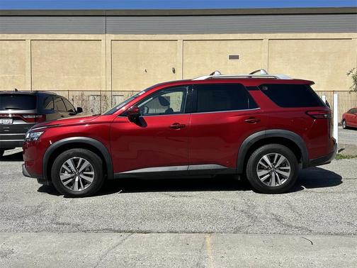 2023 Nissan Pathfinder SL 4WD
