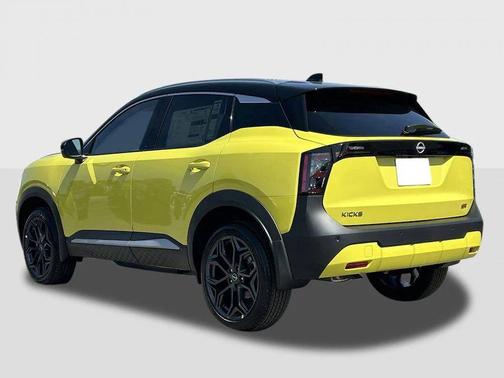 Yuzu Yellow Metallic/Super Black 2026 Nissan Kicks SR