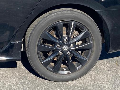 Photo 4 of 5 of 2018 Nissan Sentra SR