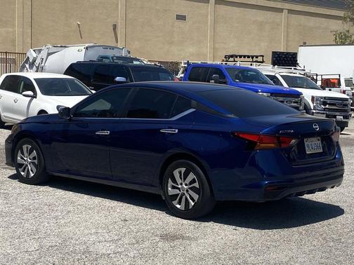 Deep Blue Pearl 2024 Nissan Altima S FWD
