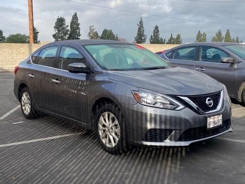 Photo 1 of 4 of 2019 Nissan Sentra SV