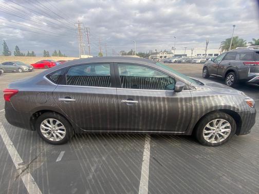 Photo 2 of 4 of 2019 Nissan Sentra SV