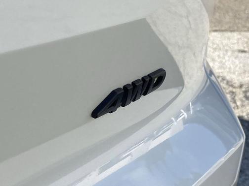 Pearl White Tricoat/Super Black 2024 Nissan Pathfinder Rock Creek 4WD