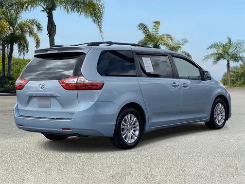 2017 Toyota Sienna XLE