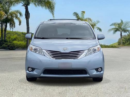 2017 Toyota Sienna XLE