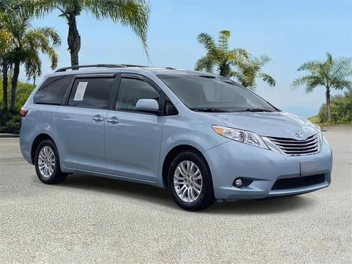 2017 Toyota Sienna XLE