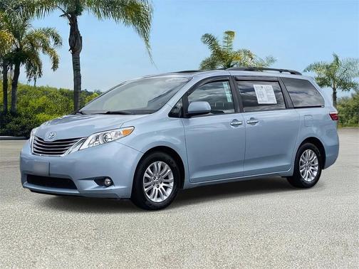 2017 Toyota Sienna XLE