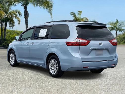 2017 Toyota Sienna XLE
