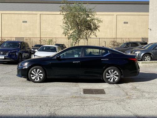 2025 Nissan Altima S FWD