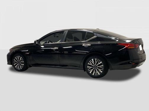 Super Black 2026 Nissan Altima SV FWD