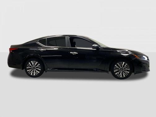 Super Black 2026 Nissan Altima SV FWD