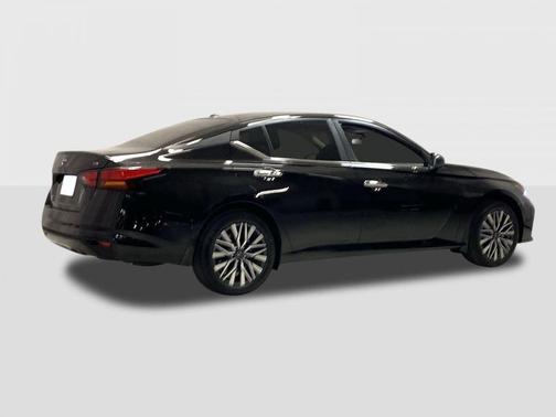 Super Black 2026 Nissan Altima SV FWD