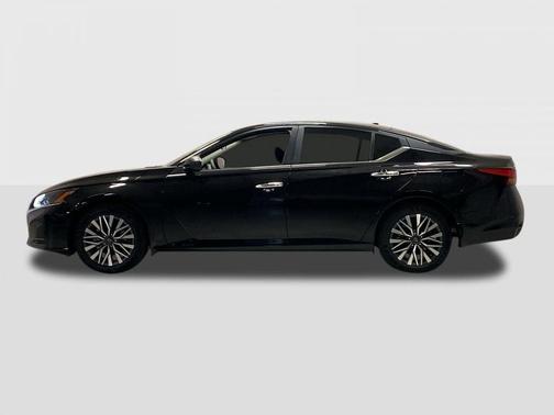 Super Black 2026 Nissan Altima SV FWD
