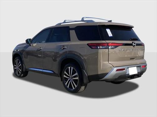 2025 Nissan Pathfinder Platinum FWD