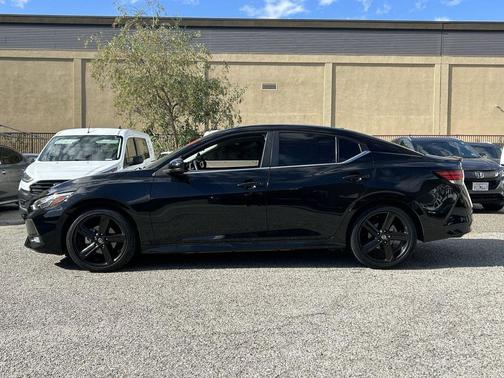 Super Black 2022 Nissan Sentra SR