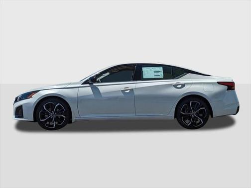 2025 Nissan Altima SR FWD