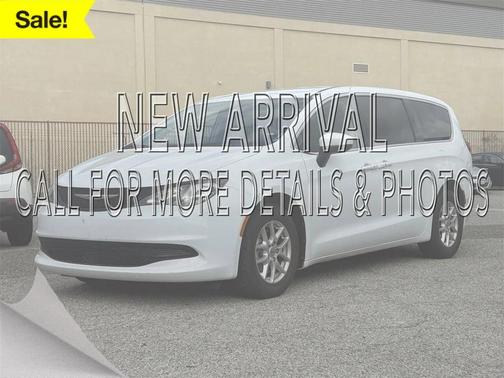 2022 Chrysler Voyager LX