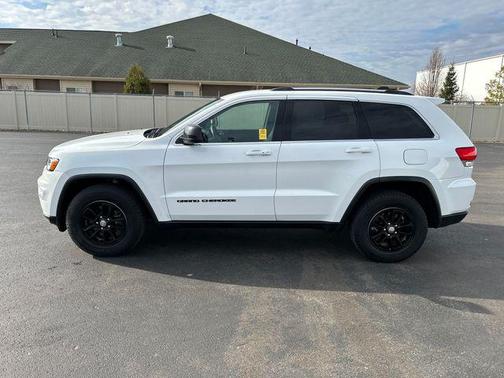 Bright White Clearcoat 2019 Jeep Grand Cherokee Laredo