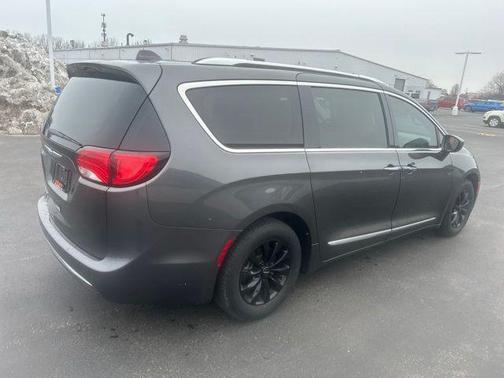 2018 Chrysler Pacifica Touring-L