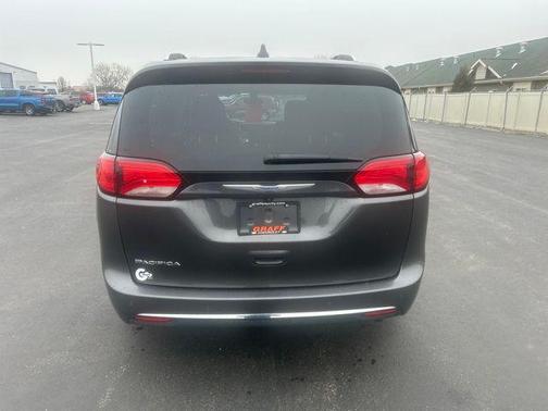 2018 Chrysler Pacifica Touring-L