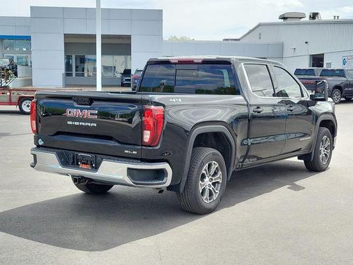 Onyx Black 2024 GMC Sierra 1500 SLE