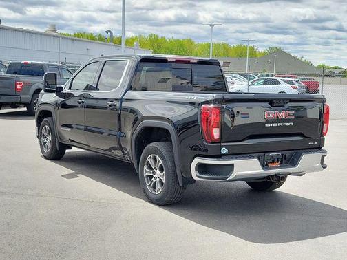 Onyx Black 2024 GMC Sierra 1500 SLE