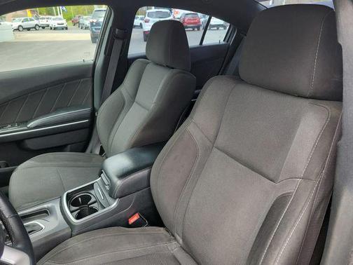 Pitch Black Clearcoat 2017 Dodge Charger SXT