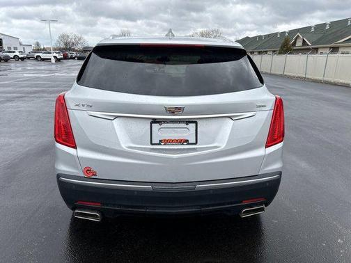 Radiant Silver Metallic 2019 Cadillac XT5 Luxury